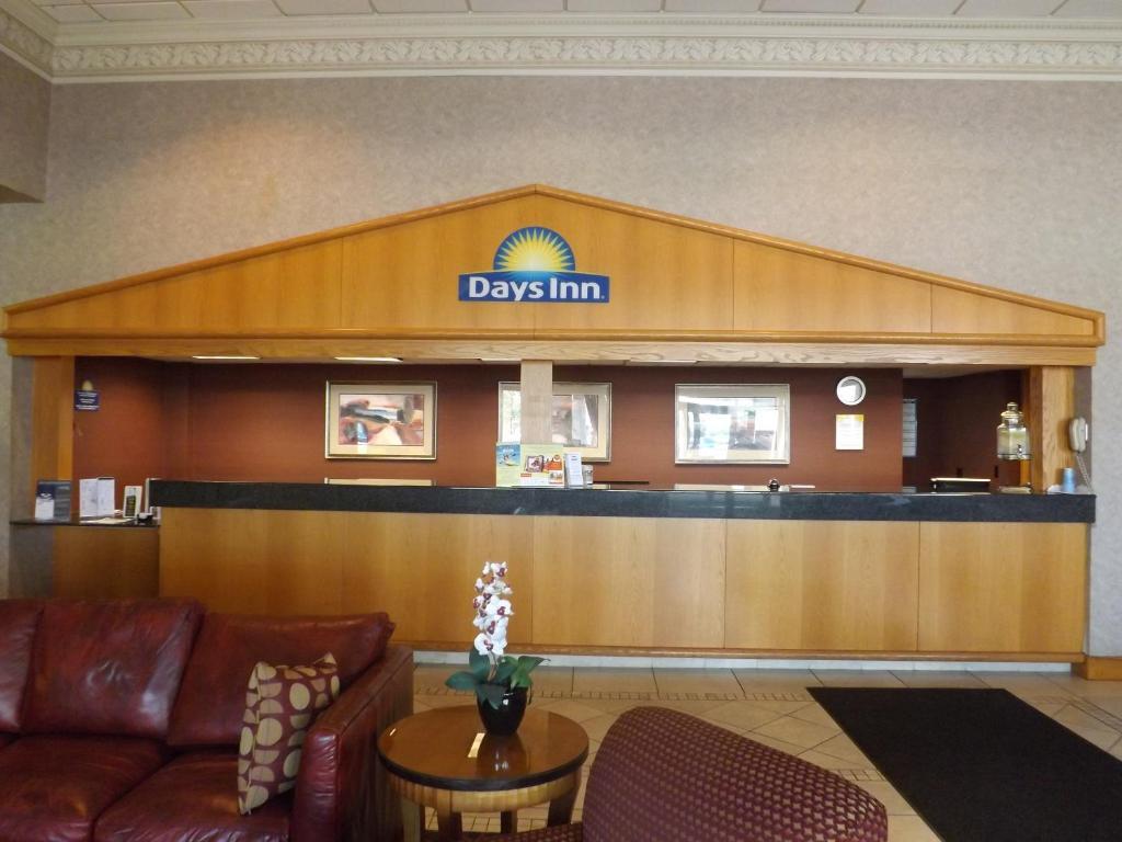 Days Inn By Wyndham Rock Falls מראה חיצוני תמונה